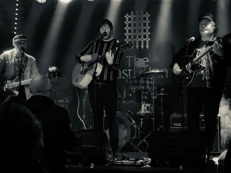 Sura Laynes performing on stage